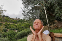 Willkommene Dusche nach einer schweisstreibenden Radtour.